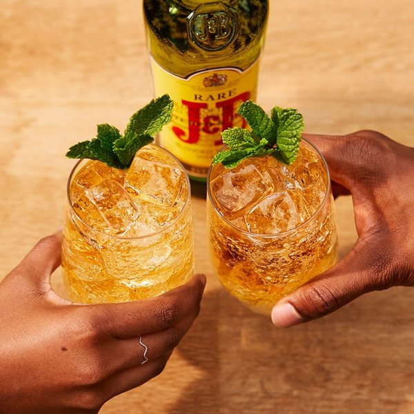 J&B Cocktails With Ginger And Mint Hero (1)